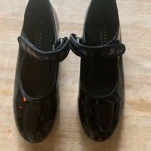 Freestyle/A Danskin Co. Girls Tap Shoes, in good condition, Size 13.